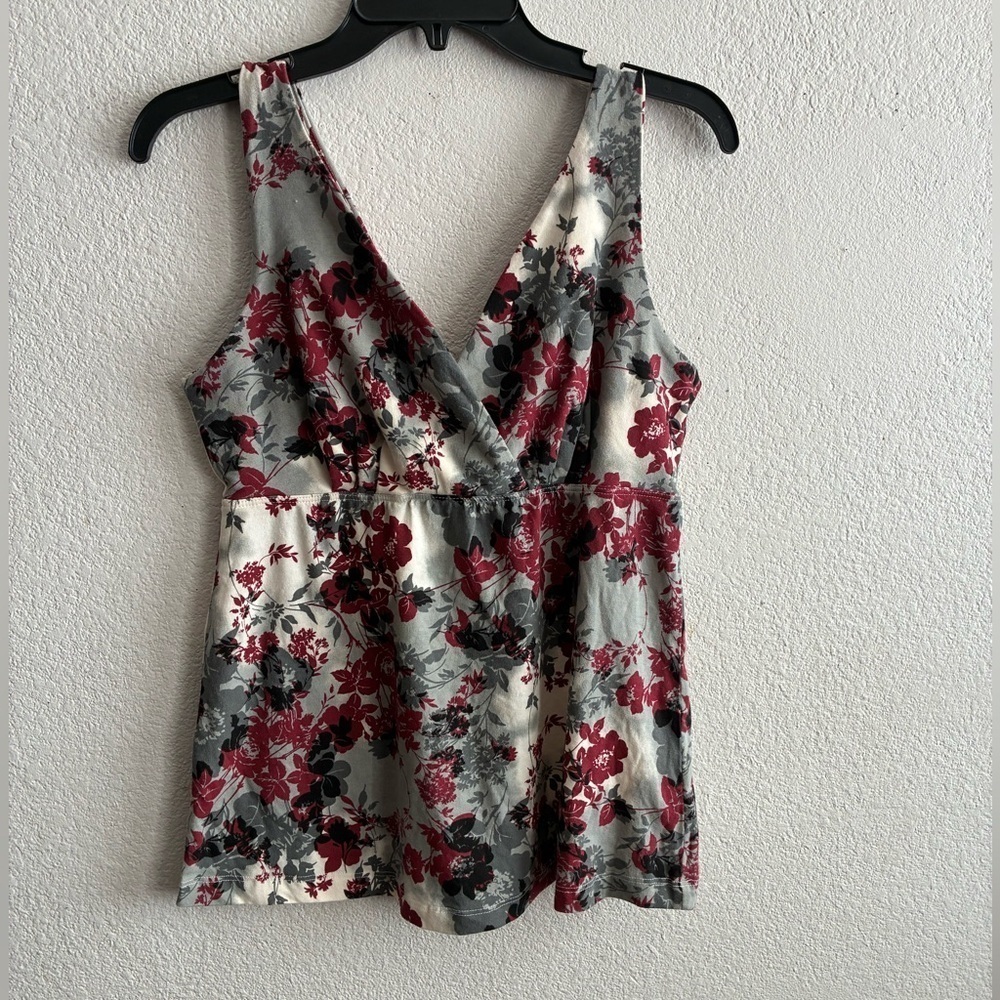 🆕Kika Paprika Y2K Floral Wrap Tank Top - Gray and Red M🆕